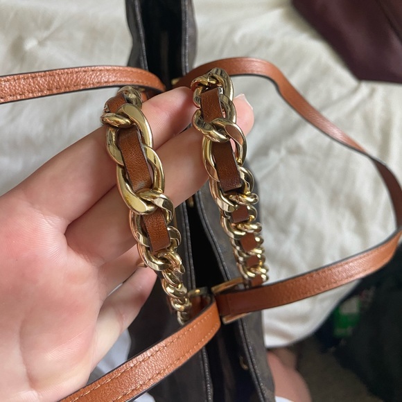 MICHEAL KORS PURSE - Picture 2 of 10